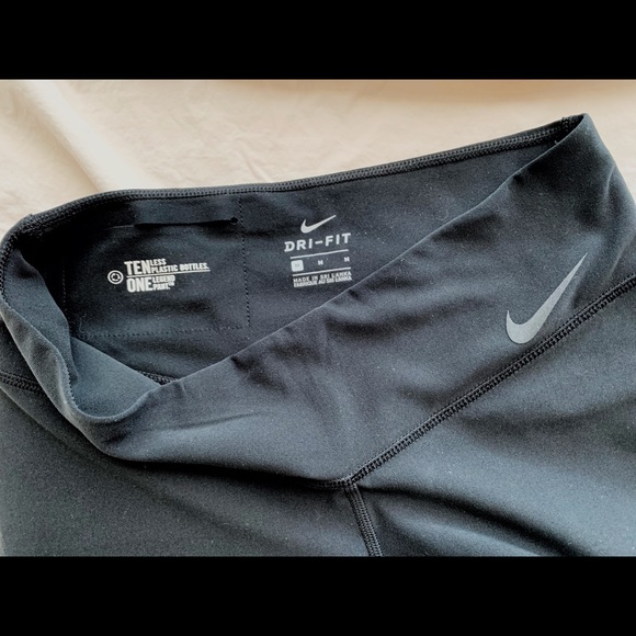 Women’s Nike High-Rise Leggings with Side Pocket - Picture 2 of 4
